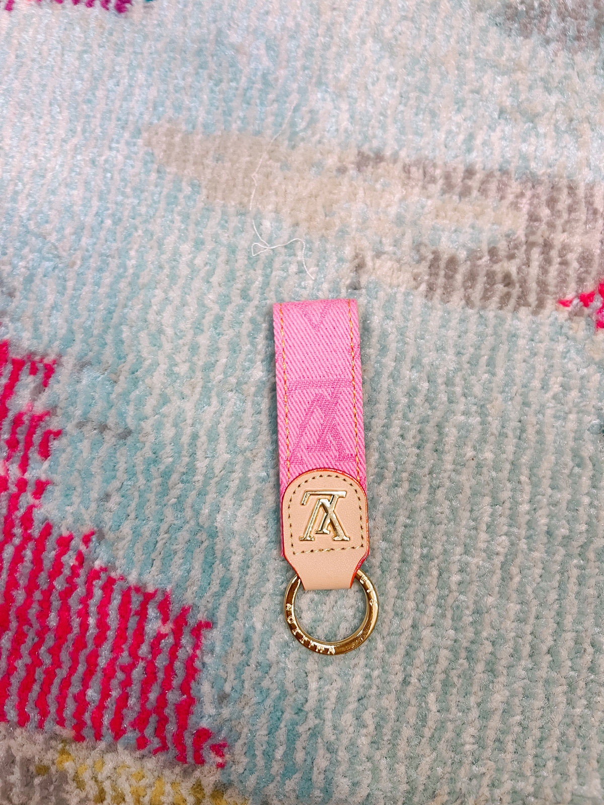 PRE- ORDER HOTT PINK KEY CHAIN – Pretty&Pressed Boutique